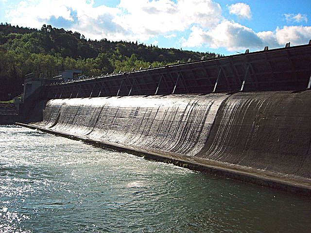 Wasserkraftwerke sind ein wesentlicher Bestandteil der regenerativen Energien in Deutschland – Quelle: commons.wikimedia.org©Thoms Springer, CC0 1.0