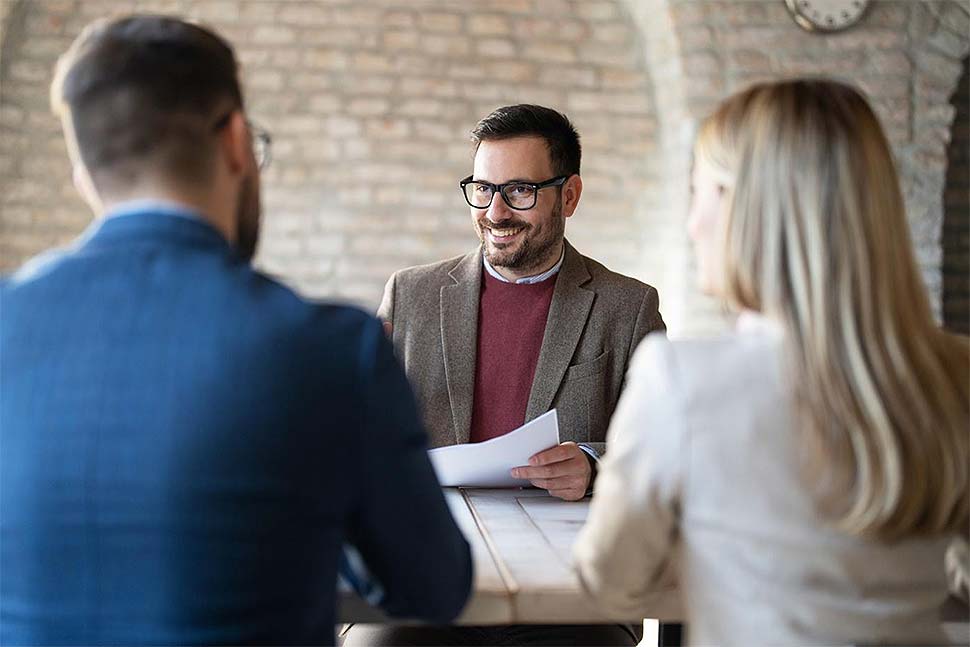 Entdecken Sie, worauf es bei der Wahl eines Verwalters für Ihre Eigentümergemeinschaft ankommt. Foto: Novak / stock.adobe.com