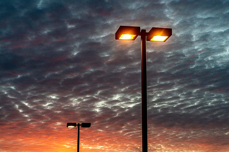 Außenanlagen & Parkplätze. Foto: bryanregan / iStock.com
