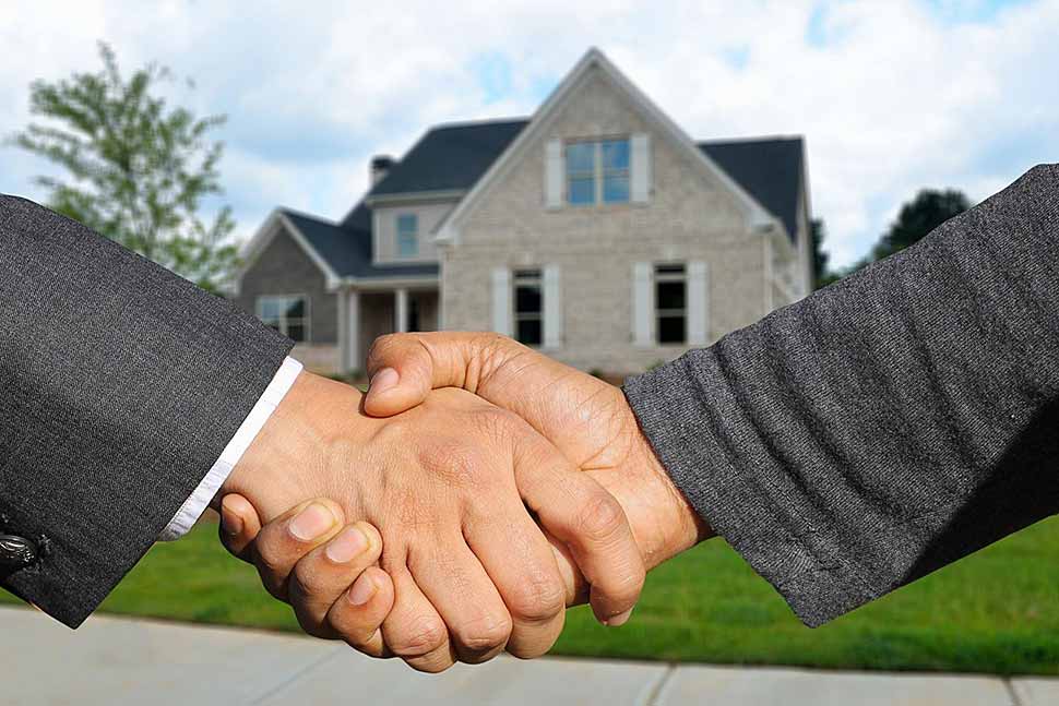 Der On-Market ist zeit- und kostenintensiv. Bis es zum Verkauf kommt, gibt es oft mehrere Besichtigungen und Bieterrunden. Foto: pixabay.com © geralt (CC0 Public Domain) Der On-Market ist zeit- und kostenintensiv. Bis es zum Verkauf kommt, gibt es oft mehrere Besichtigungen und Bieterrunden. Foto: pixabay.com © geralt (CC0 Public Domain)